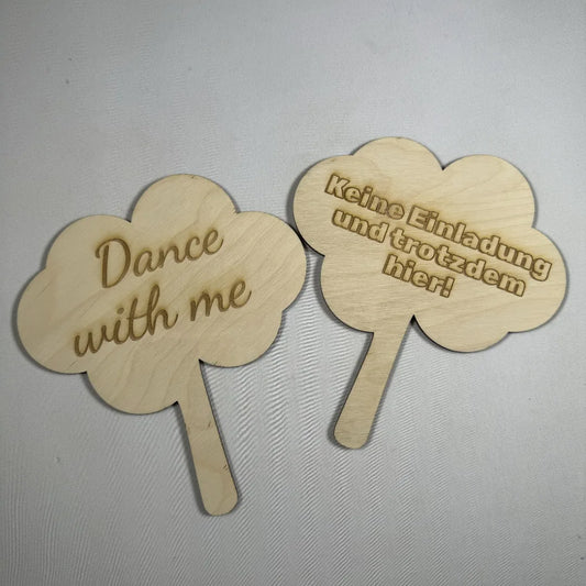 Beidseitig Bedrucktes Fotobox-Schild in Wolkenform „Dance with me“ / „Keine Einladung und trotzdem hier“