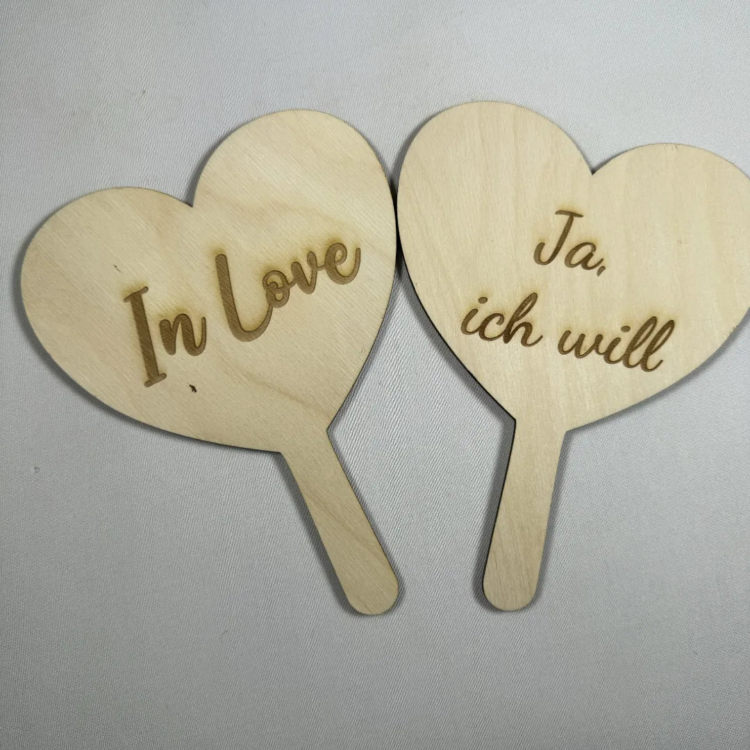 Beidseitig Bedrucktes Fotobox-Herzschild „In Love“ / „Ja, ich will“